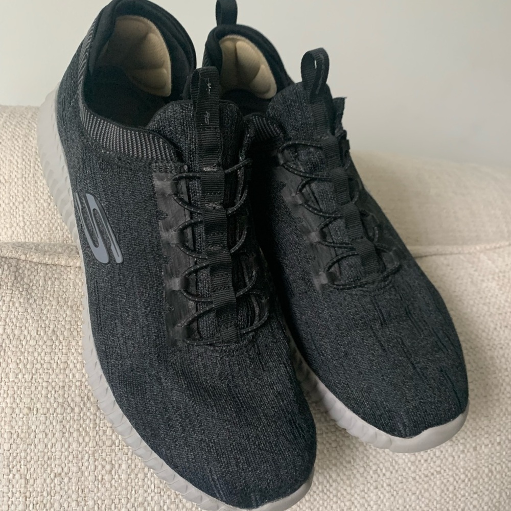 Skecher’s Memory Foam Shoes Man Dark Gray